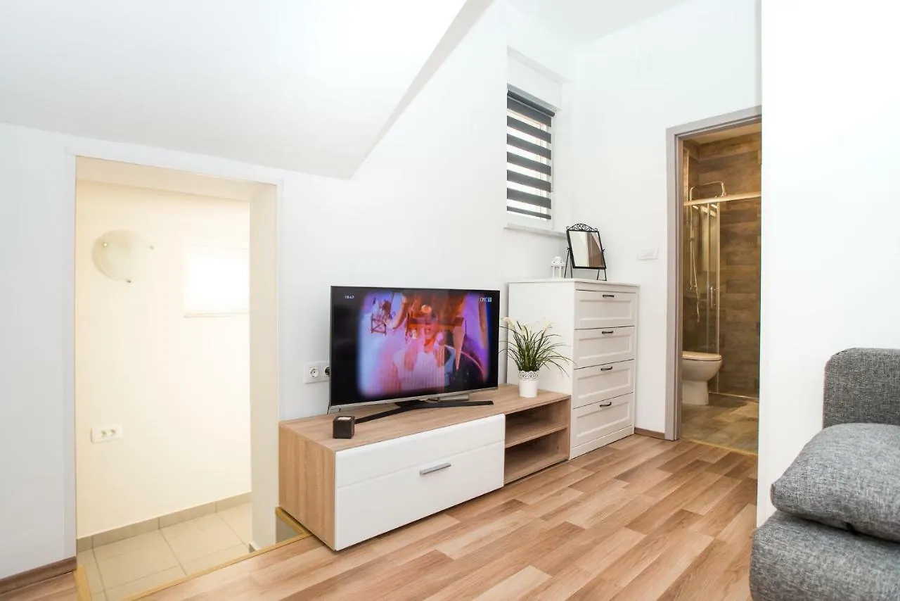 Apartments Omorfia Kraljevica